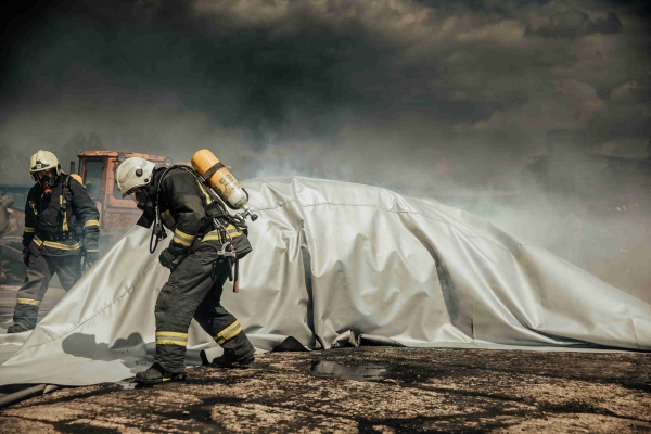 Canicule et feux de forêt : la couverture anti-feu qui isole l'incendie en quelques secondes 🔥