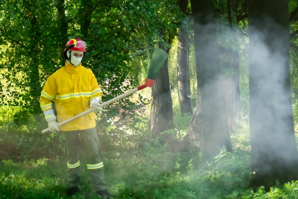 Équipement spécialisé pour lutter contre les feux de forêt