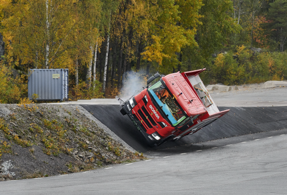Scania certifie anti-écrasement ses cabines doubles