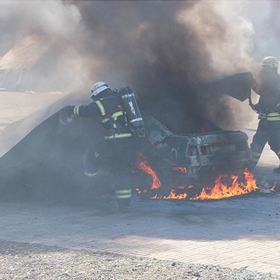 Feux de véhicules électriques : gagnez de précieuses minutes avec les couvertures anti-feu proposées par DIFOPE