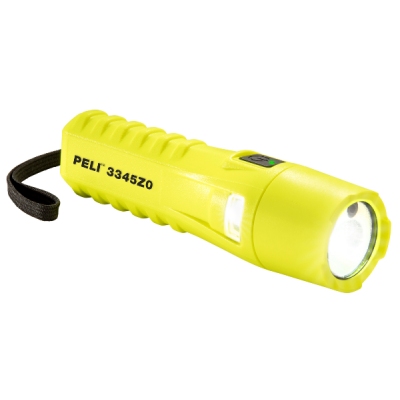 Peli présente la première torche de sécurité à double faisceau et capteur de lumière automatique 