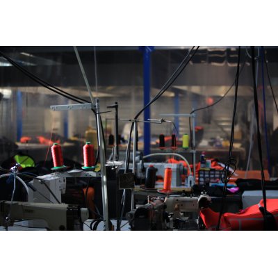 Préserver la performance d’une combinaison étanche exige bien plus qu’un simple contrôle visuel.